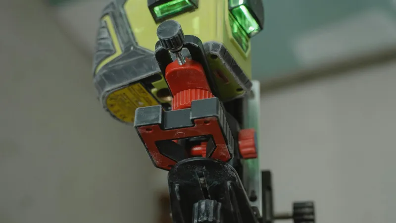 Jaki laser krzyżowy, do jakiego zastosowania – praktyczny poradnik z budowy